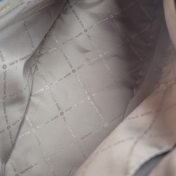 Michael Kors cross body bag - Picture 8 of 12